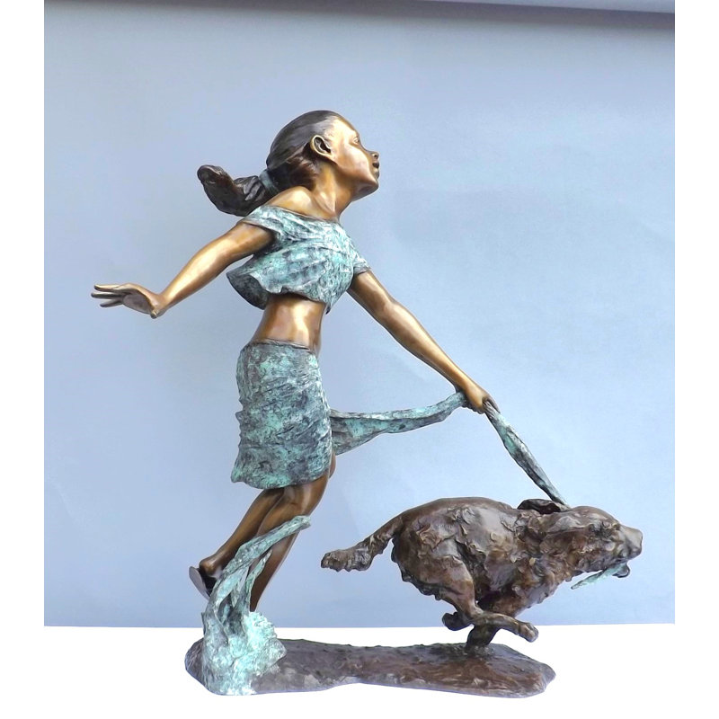Fille et chien en marche