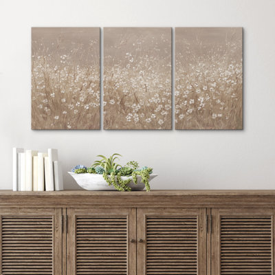 «Neutral Wildflower Field with Soft White Blossoms», reproduction d'art sur toile encadrée 3 pièces
