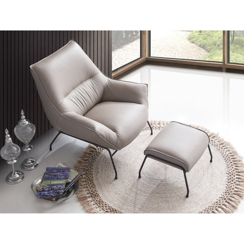 Chaise en cuir kaki et - pieds en métal à densité de mousse D29 38 po x P 35 po x H 37 po, chaise 19 po x 21 po l 15 po h. Assise rembourrée de 23 po de profondeur. Capacité de 220 lb