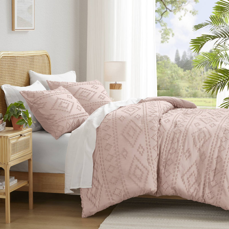 Gigi Pink Clipped Jacquard Tufted 2-Piece Twin/Twin XL Comforter Set, Twin Comforter + 1 Standard Sham, Pink