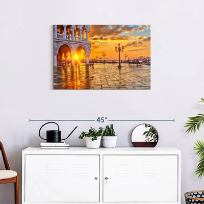 Lilie Venice Golden Sunrise