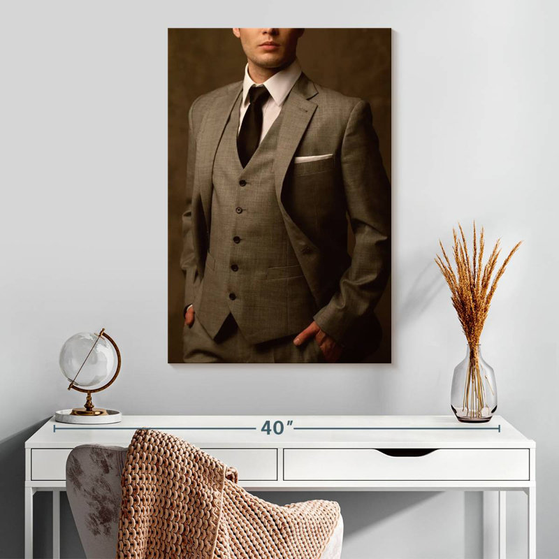 Homme en costume formel, H 30 po x l 20 po
