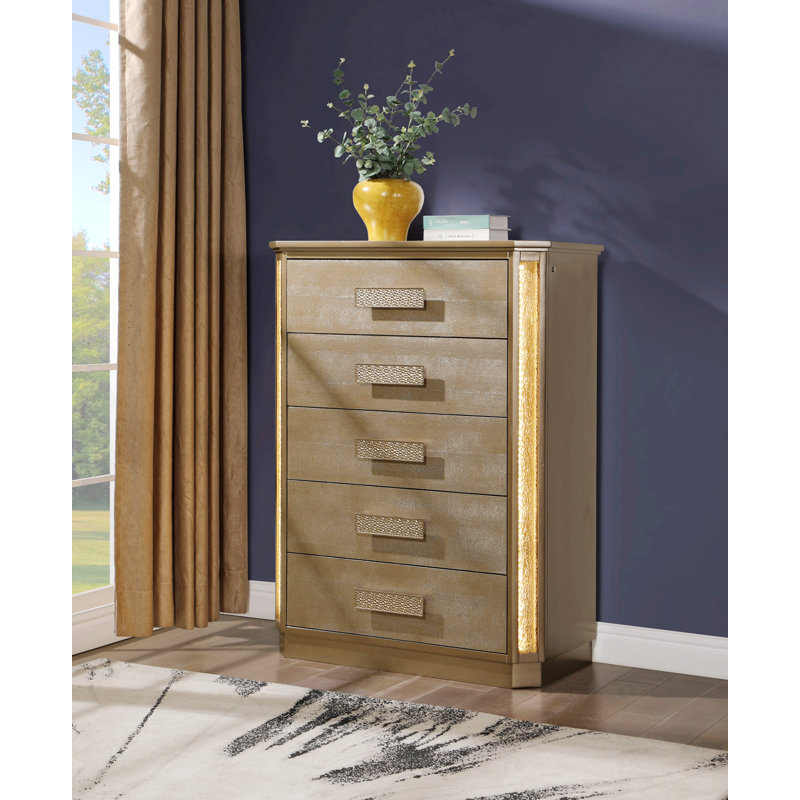 Commode avec cinq tiroirs spacieux pour le rangement organisé