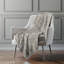 Couverture en sherpa neutre One Pixie Street 50 po x 70 po, neutre