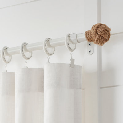Ensemble de tringle à rideaux 1 1/8 po de diamètre Mode Coastal Collection avec faiteaux en jute côtière et support mural réglable en acier, blanc vieilli