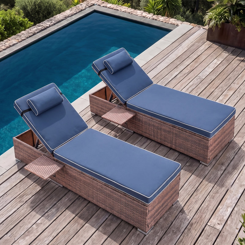 Chaise longue d'extérieur en osier inclinable avec table d'appoint et coussins, Marine