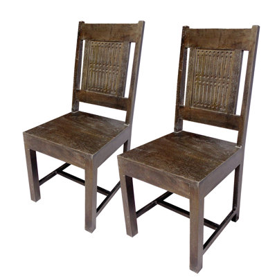 Chaise en bois massif