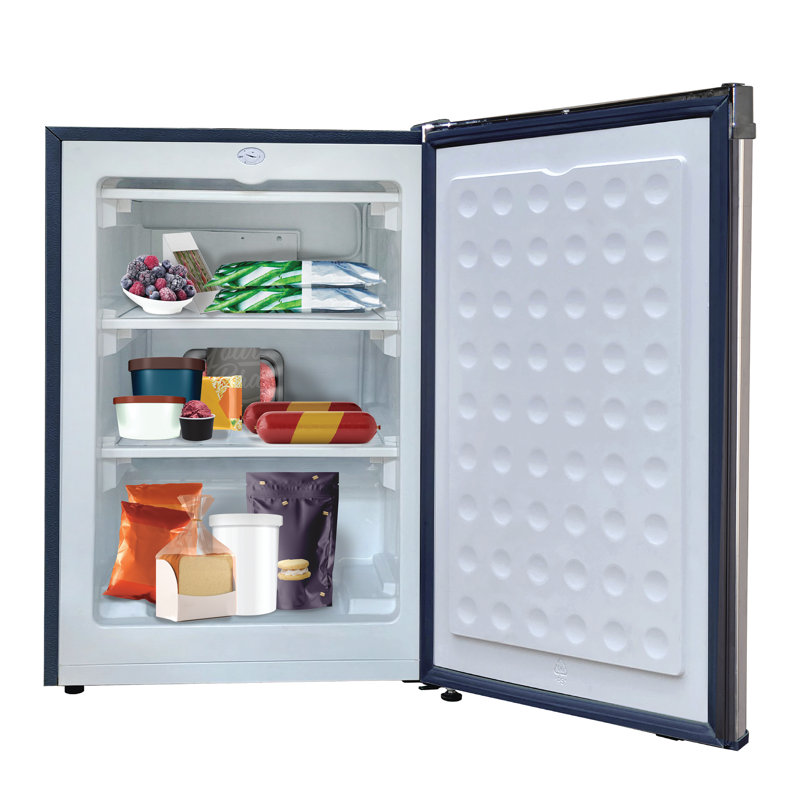 Frigidaire 3.0 CU. Pi. Congélateur vertical en acier inoxydable de la série Design Platinum, argent