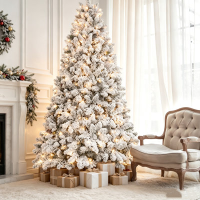 Arbre de Noël enneigé 5 pi avec 300 lumières UL et 27 pommes de pin naturelles enneigées, pointes en PVC, 600 pointes, structure articulée, support en métal, installation facile pour un décor intérieur des Fêtes