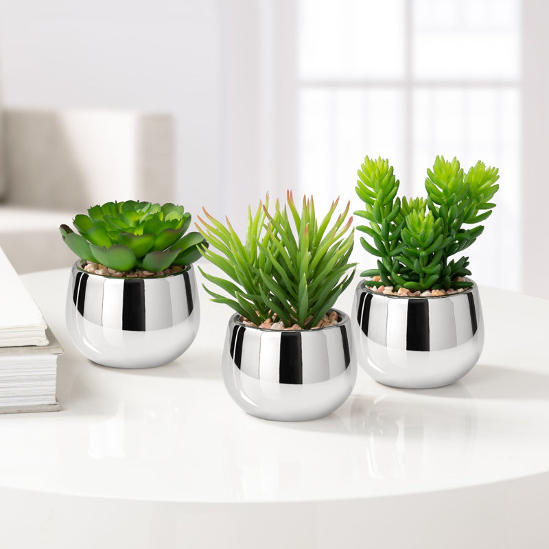 Mini succulente faux Echeveria dans un pot en céramique argent chromé, 3" H x 3" W x 3" D
