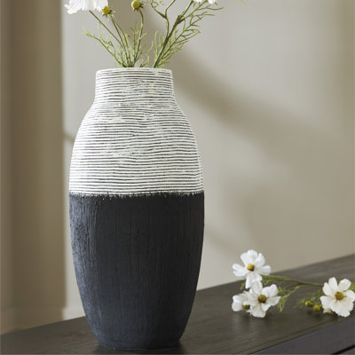 Vase Girtha