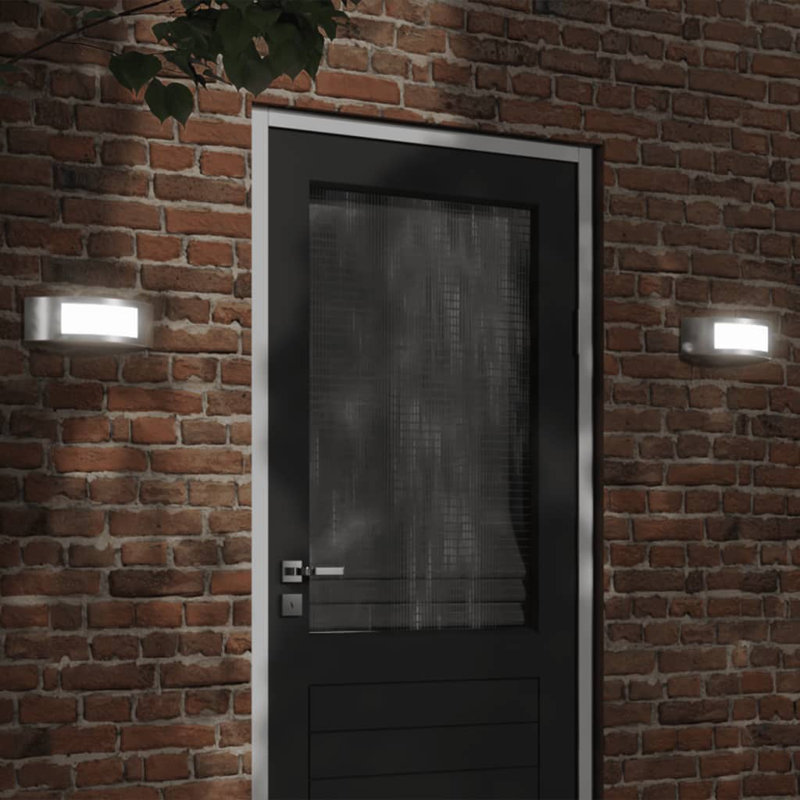 Daquante Plug-in 1 Light Outdoor Wall Light, Silver