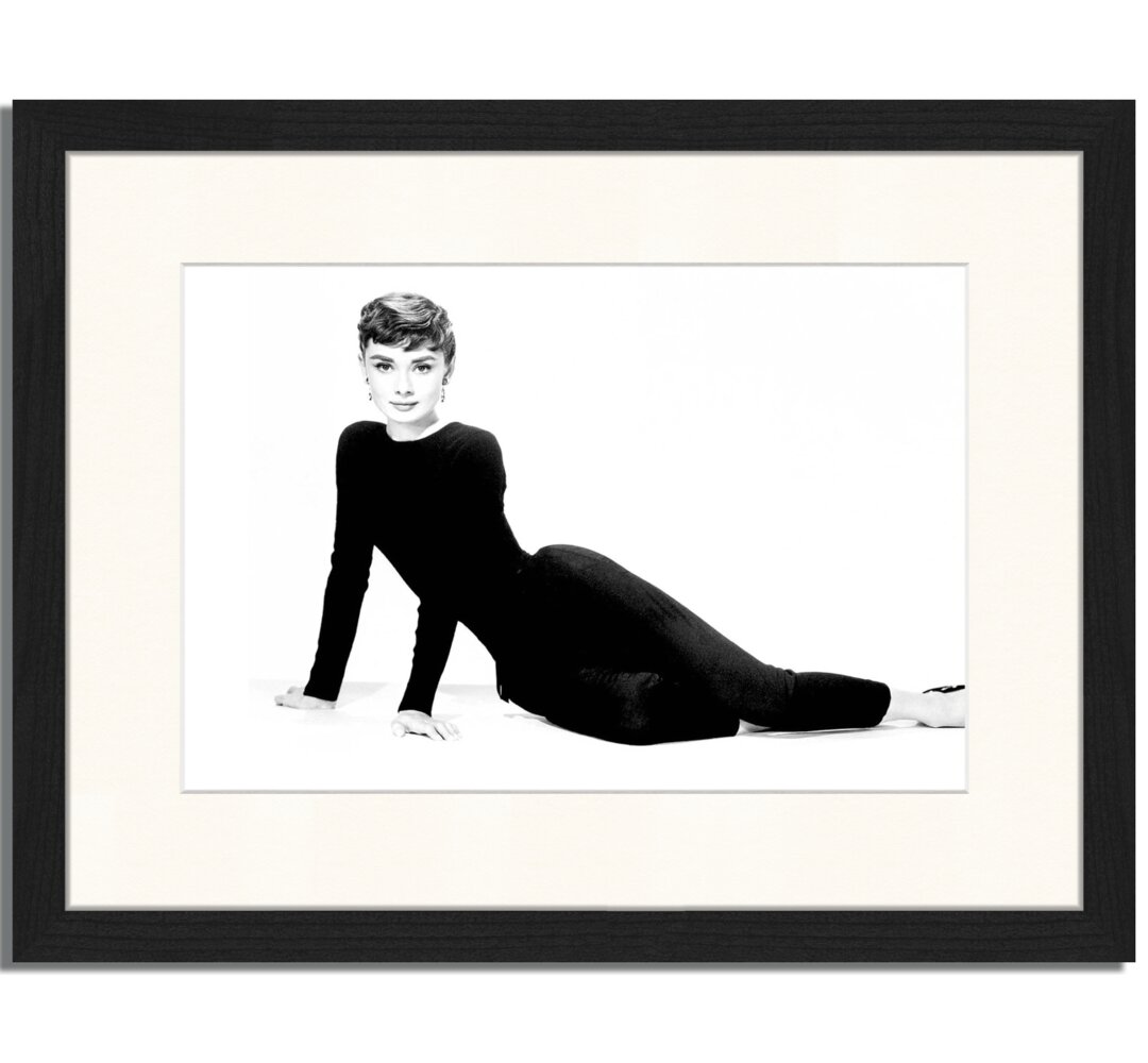 Gerahmtes Poster Reclining Audrey Hepburn