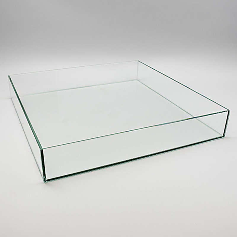 Verre bas et long carré, H 4 po x l 14 po x P 14 po