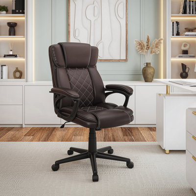 Chaise de bureau ergonomique à haut dossier avec support lombaire, hauteur réglable, inclinaison et revêtement en similicuir de qualité supérieure pour un usage domestique ou professionnel.
