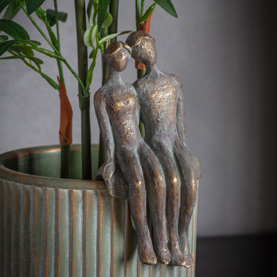Villegas People Plastic Garden Statue