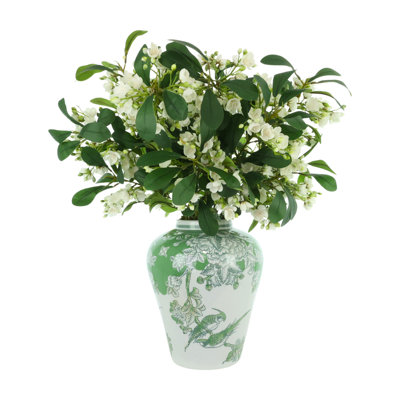 Fleurs en herbe dans un vase décoratif en céramique