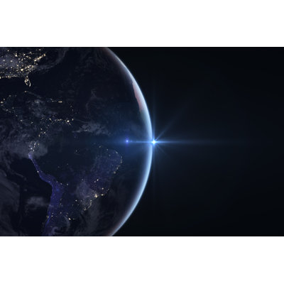 Lever du soleil dans l'espace avec la terre, concept d'énergie solaire. par Akinbostanci