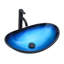 Vasque décorative pour salle de bain : lavabo bleu avec bonde rétractable, en verre trempé, en forme de bateau, à poser sur un comptoir, pièce de décoration unique au style moderne.