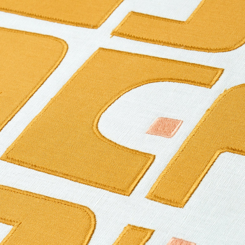 Tissu appliqué Schumacher x Hadiya Williams Den, Ocre