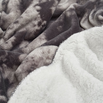 Mukai Throw Blanket