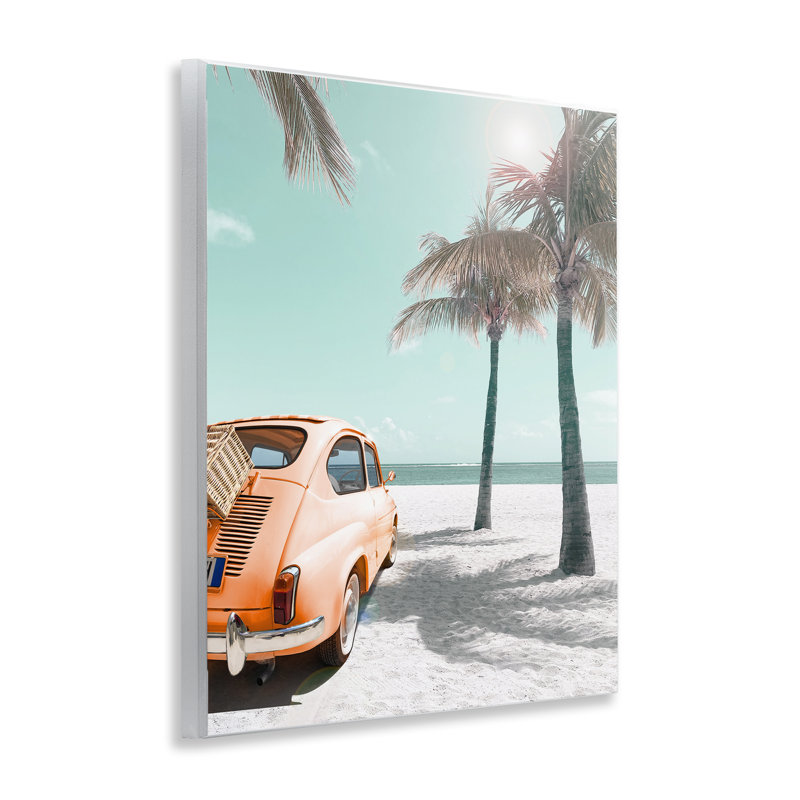 Art mural orange sur une plage par Noah Bay