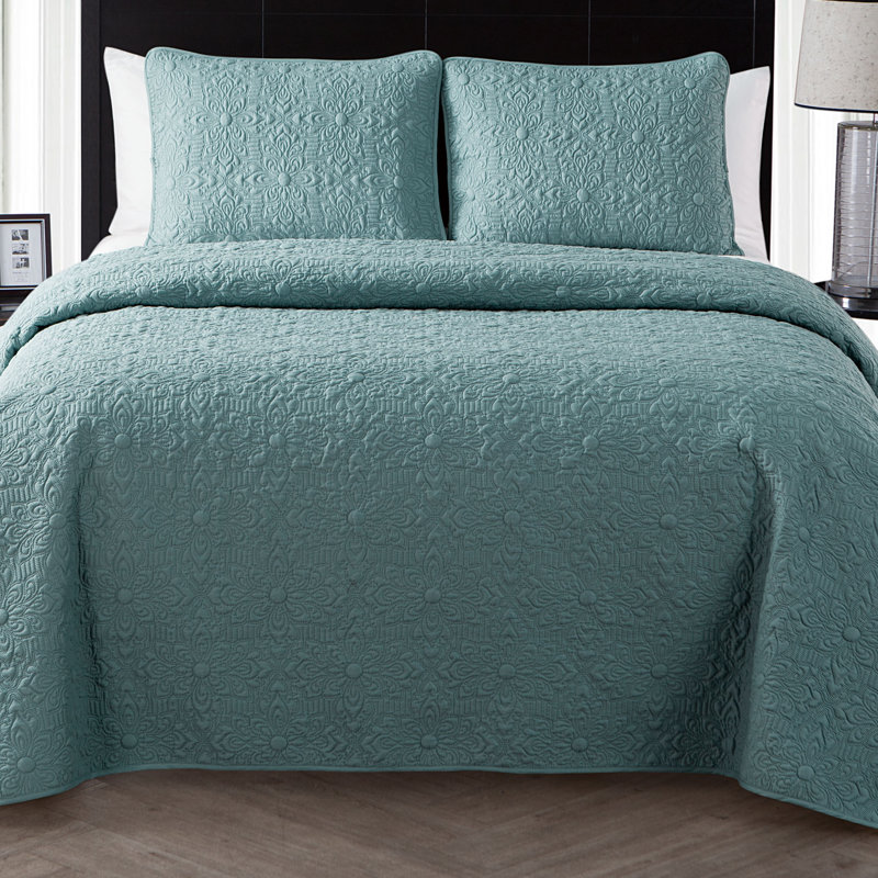 Ensemble de courtepointe à motif floral en relief Caroline, Bleu sauge, Courtepointe très grand et 2 très grandes taies