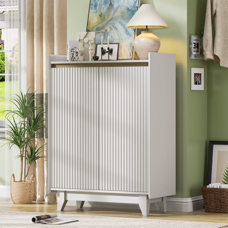 Ensemble d'armoire à chaussures cannelée blanche et noyer 5 niveaux, H 38,97 po x l 59 po x P 15,3 po, 2
