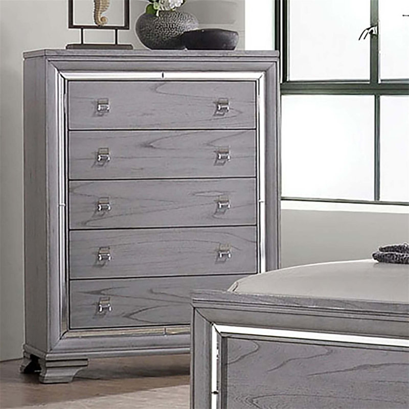 Commode de style contemporain avec cinq tiroirs en queue d'aronde, garniture de miroir et glissières à roulement à billes pour un rangement élégant