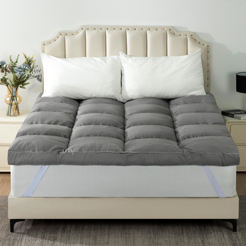 Surmatelas gris doux et moelleux avec rembourrage en mousse déchiquetée, Très grand