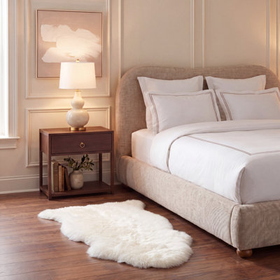 Tapis blanc en peau de mouton fait à la main Mera