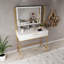 Table de maquillage élégante avec pieds en métal thermolaqué électrostatique, blanc et or | 47,2 po x 63,0 po x 15,7 po | Panneau de particules 100% enduit de mélamine, conception durable et élégante pour les espaces de coiffeuse modernes, assemblage facile-106776184