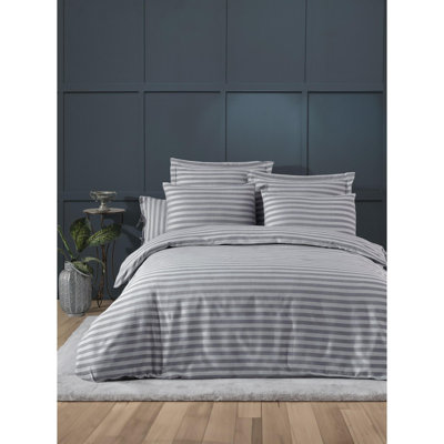 Quiltisse Bedspread with Pillowcases Included