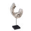 Sculpture en bois érodé C sur support, assorti