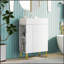 Meuble-lavabo simple en céramique avec rangement à gauche, durable et peu encombrant pour les salles de bain modernes.-346916045