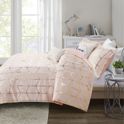 Édredon Soft Blush avec détails géométriques métalliques et taies décoratives très grandes
