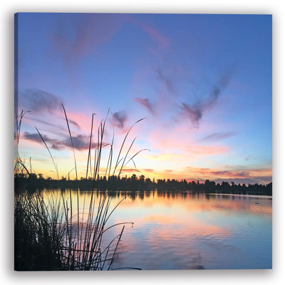 «Tranquil Sunset Over the Lake», art mural sur toile tendue