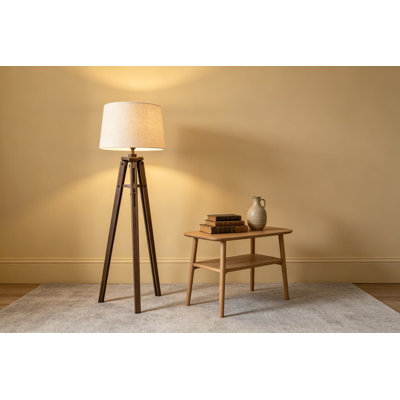 Lampe trépied industrielle en bois avec base à charnière réglable et abat-jour tambour en toile de jute naturelle, design Mid-Century moderne pour le salon ou le bureau
