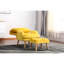 Fauteuil rembourré en tissu jaune confortable