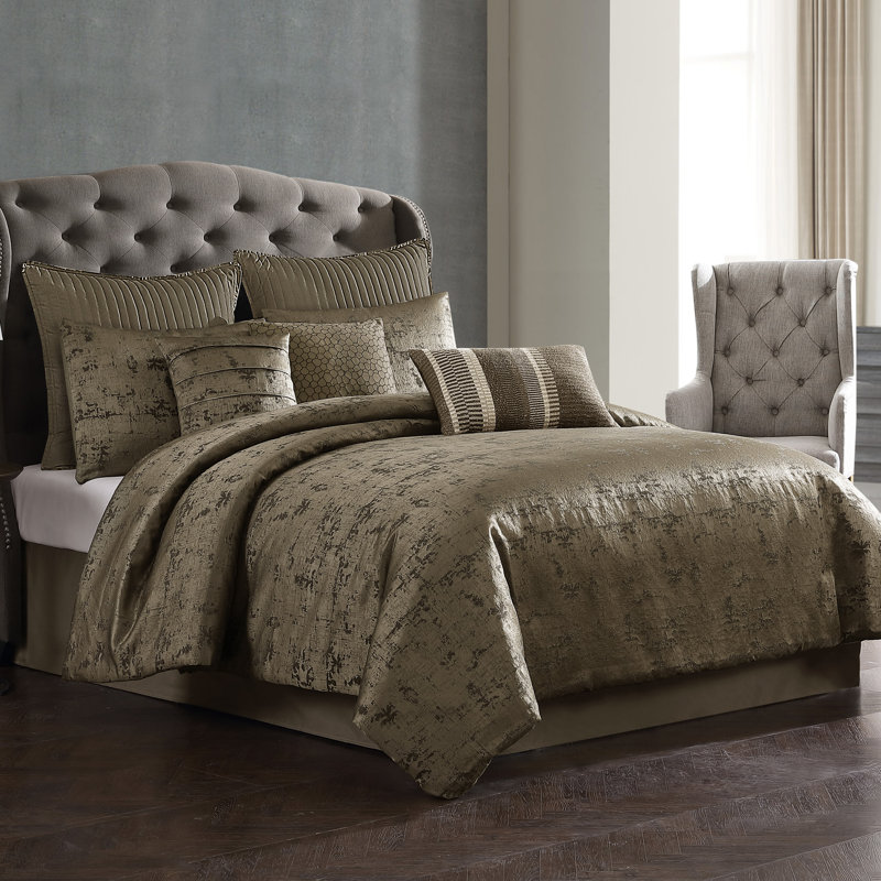 Dobbins Bedding, Queen Comforter + 2 Queen Pillowcases, Gold