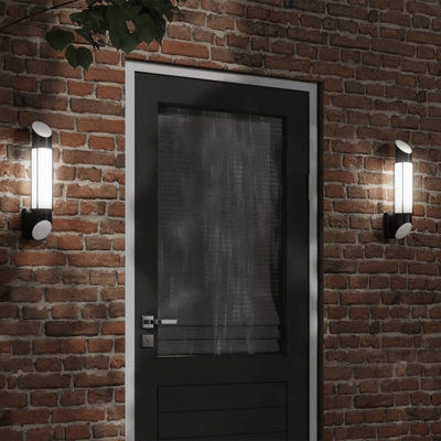 Plug-in 1 Light Outdoor Wall Light