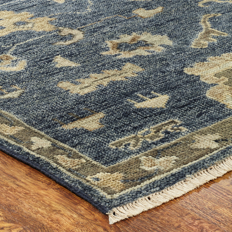Maalak Wool Flroal Area Rug in Navy, Rectangle 2' x 3'