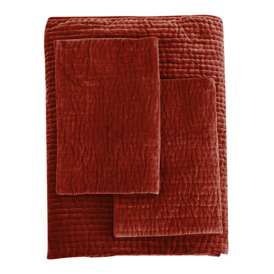 Chambord Velvet Quilt Set