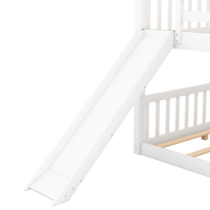 Lit double superposé avec glissade et mobilier de chambre à coucher blanc