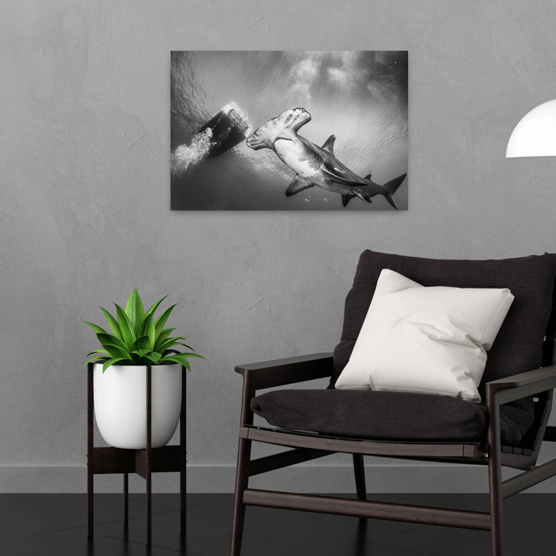Impression d'art mural Majestic Hammerhead Swim, 16" H x 24" W