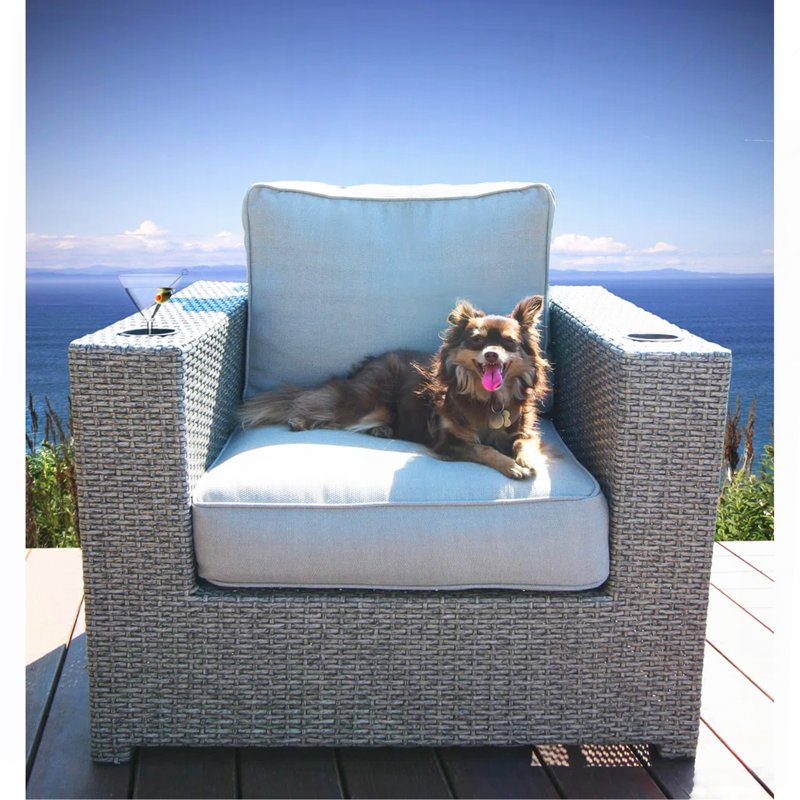 Chaise de patio entièrement assemblée avec coussins