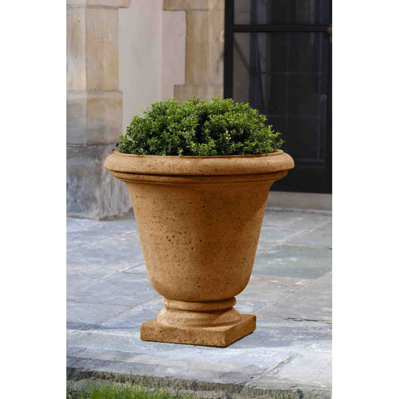 Pot de fleurs urne en pierre Hampton, Travertin, H 26,5 po x l 27 po x P 27 po