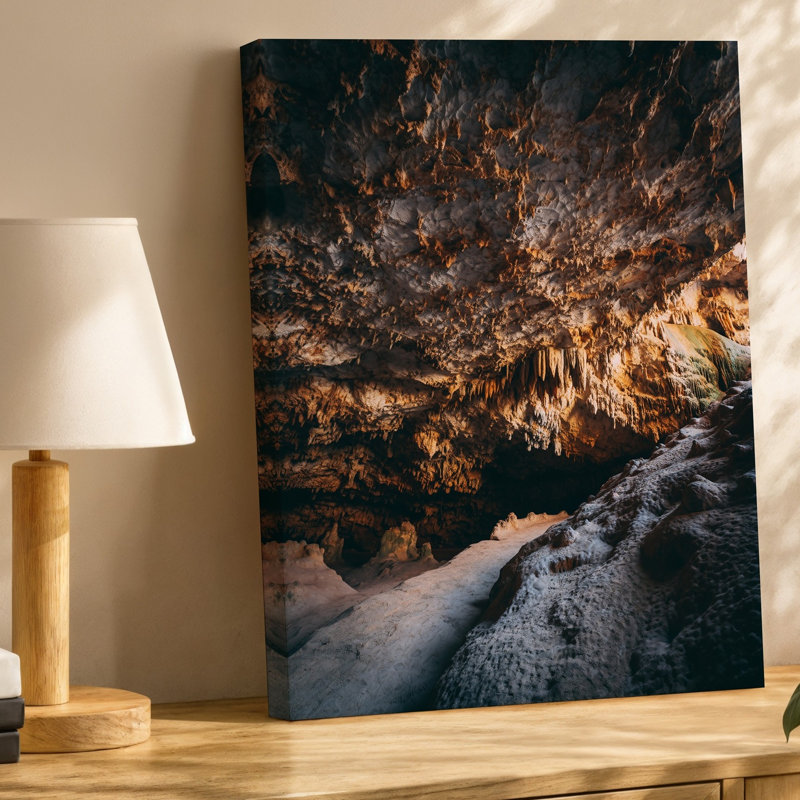 Toile Une vaste grotte avec des murs texturés robustes avec art mural Stalactites, H 20 po x l 20 po