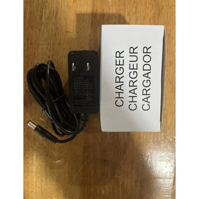 12V4.5A 30W * 2 démarrage à un bouton, avant et arrière, haute et basse vitesse, musique, lumière avant, affichage de la puissance, deux portes peuvent s'ouvrir, 2,4 G R / C, ceinture de sécurité à quatre roues pour enfants ENFANT EN VOITURE