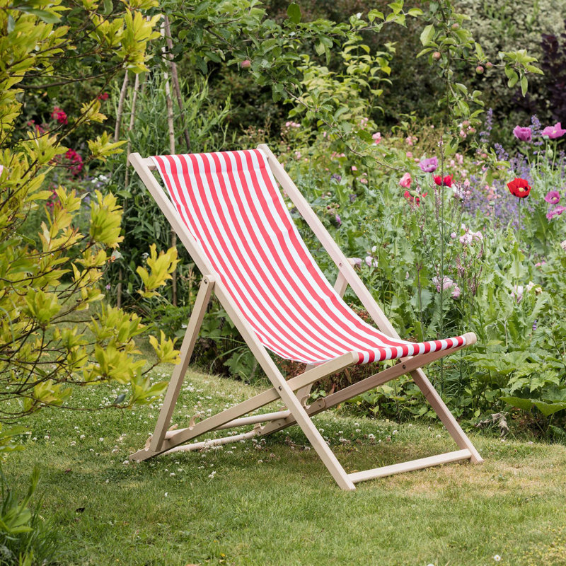 Harbour Housewares Folding Wooden Deck Chairs - Green Stripe, Red Stripe